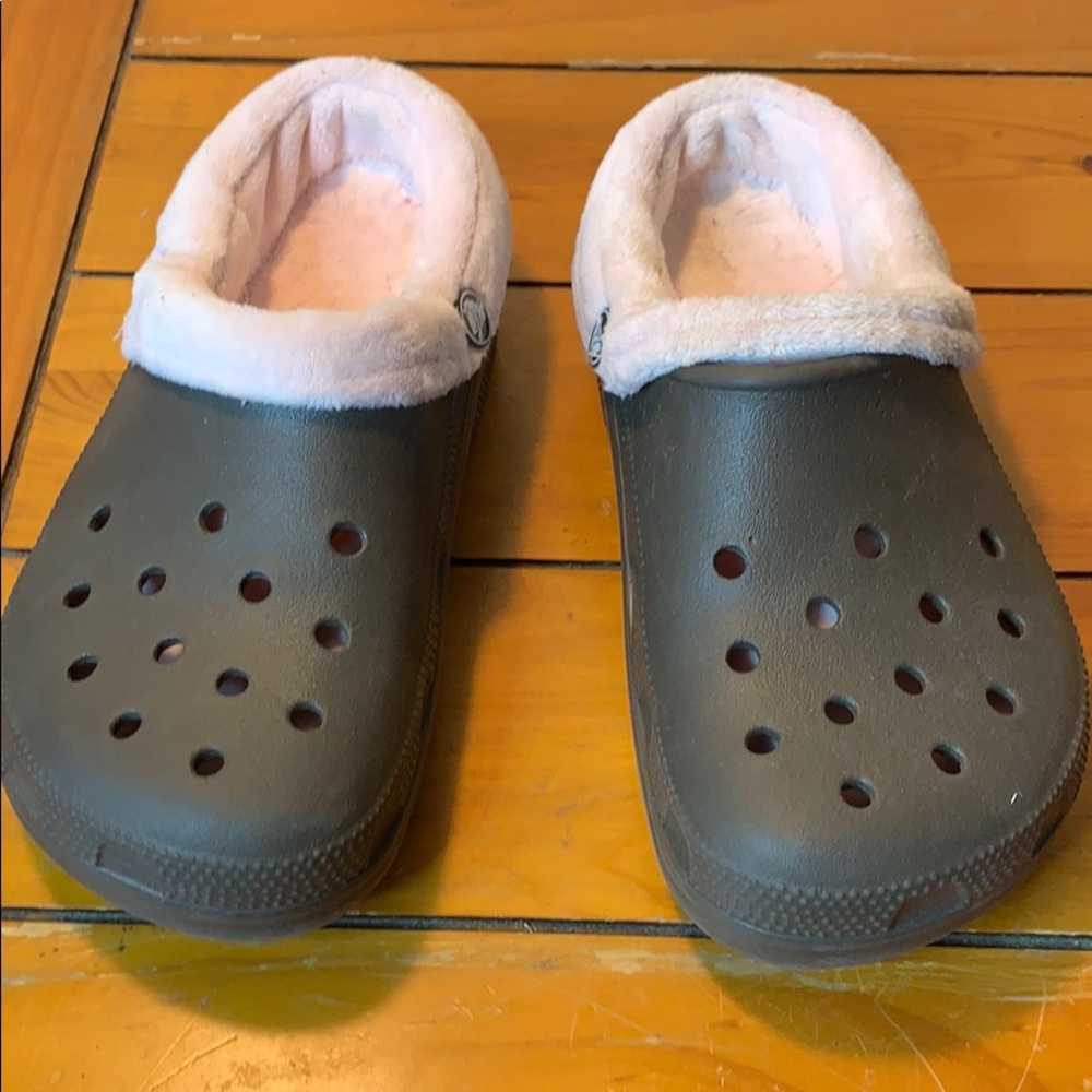 Women’s Fuzzy Crocs sz 6